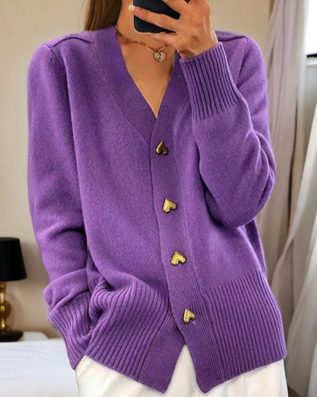 Elegante Strickjacke mit herzförmigen Knöpfen