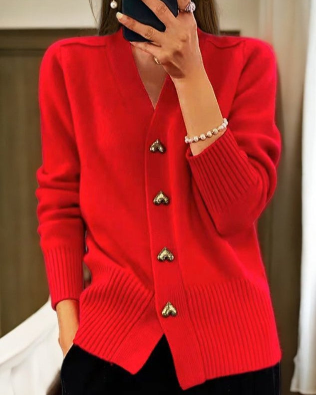 Elegante Strickjacke mit herzförmigen Knöpfen